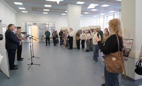 В научной библиотеке открыли выставку художников проекта «Фронтовики». Подробнее об экспозиции расскажет «Арктик-ТВ»