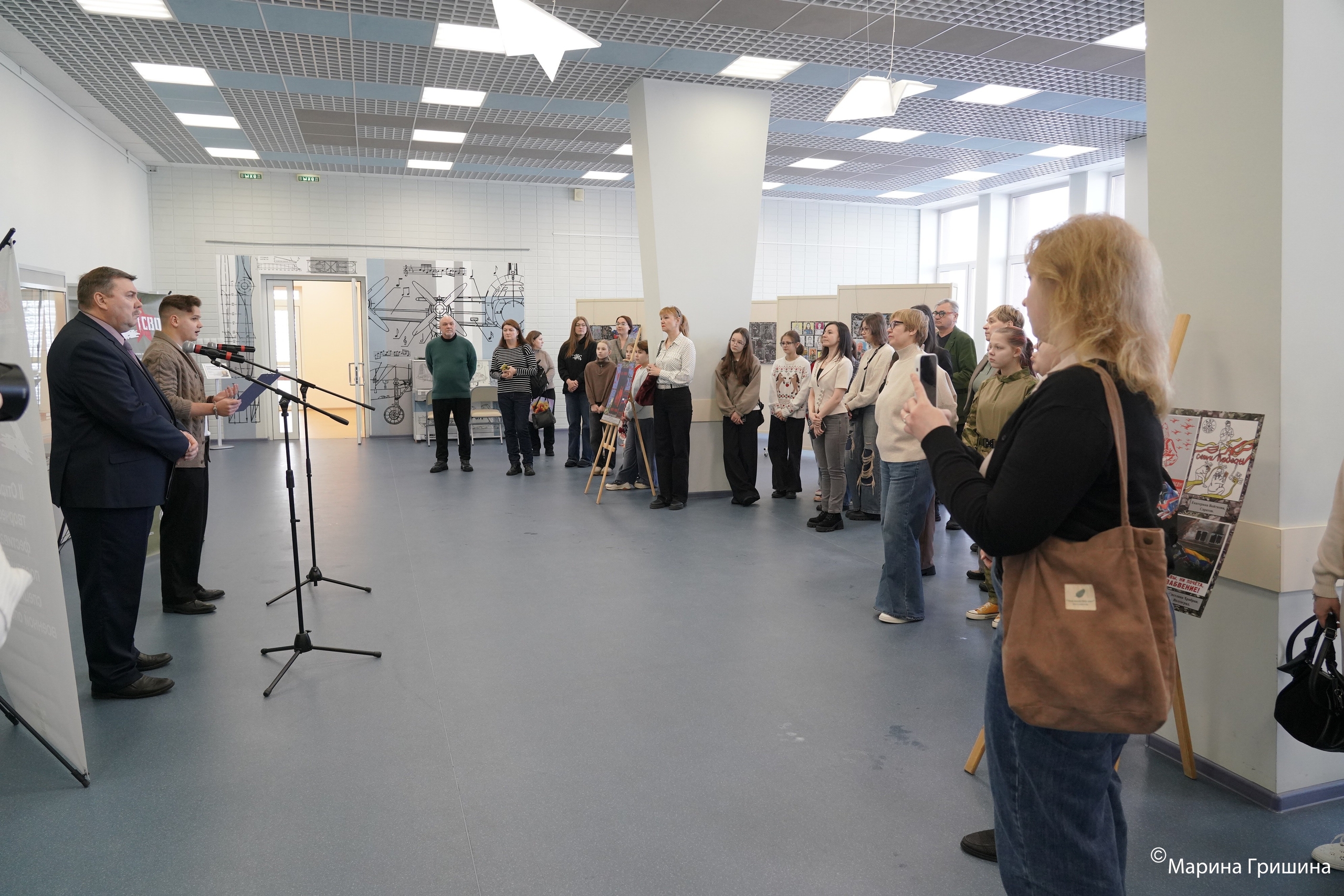 В научной библиотеке открыли выставку художников проекта «Фронтовики». Подробнее об экспозиции расскажет «Арктик-ТВ»