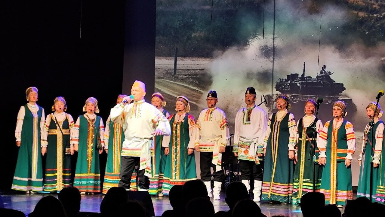 Фестиваль «Za СВОих» в Мурманске завершился гала-концертом. Вечерний Мурманск.