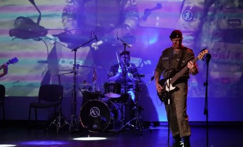 В Мурманске с аншлагом прошел гала-концерт II фестиваля «Za СВОих». Мурманский вестник.